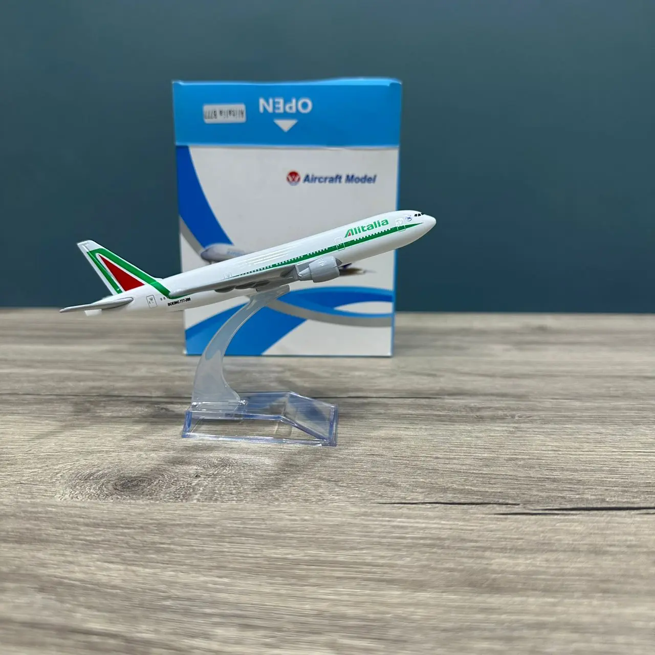 AVION MINI AIRCRAFT MODEL BOEING B777 ALITALIA 15CM AVEC SUPPORT EN METAL